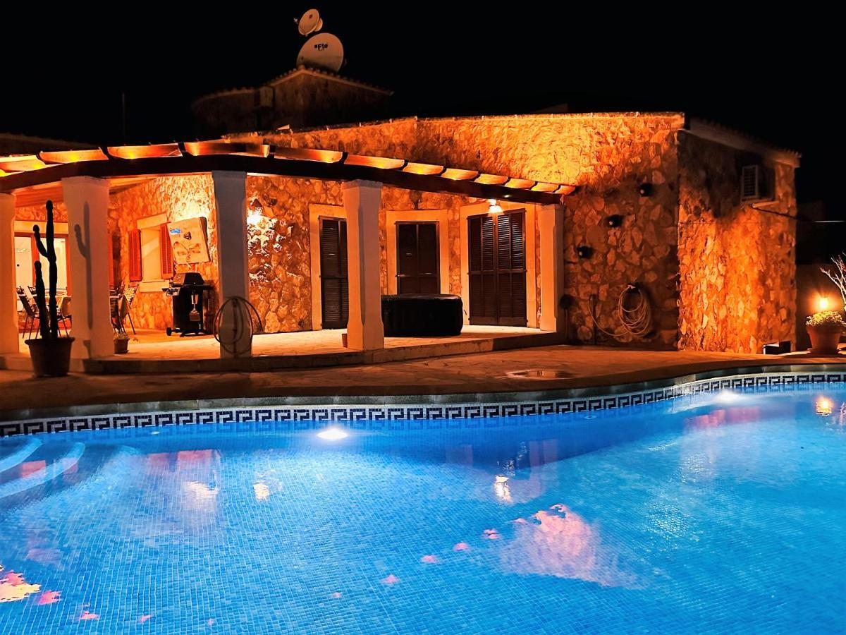 Villa Sanchez In Strandnahe Mit Pool, Jacuzzi, Klima, Wifi, Gas Bbq Santanyi Bagian luar foto