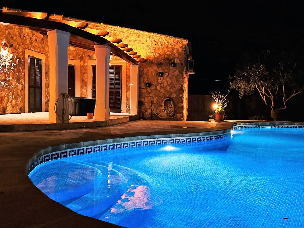 Villa Sanchez In Strandnahe Mit Pool, Jacuzzi, Klima, Wifi, Gas Bbq Santanyi Bagian luar foto