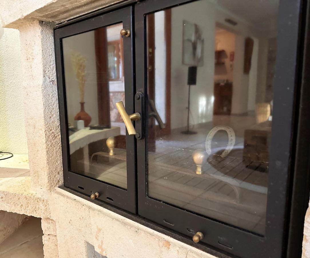 Villa Sanchez In Strandnahe Mit Pool, Jacuzzi, Klima, Wifi, Gas Bbq Santanyi Bagian luar foto